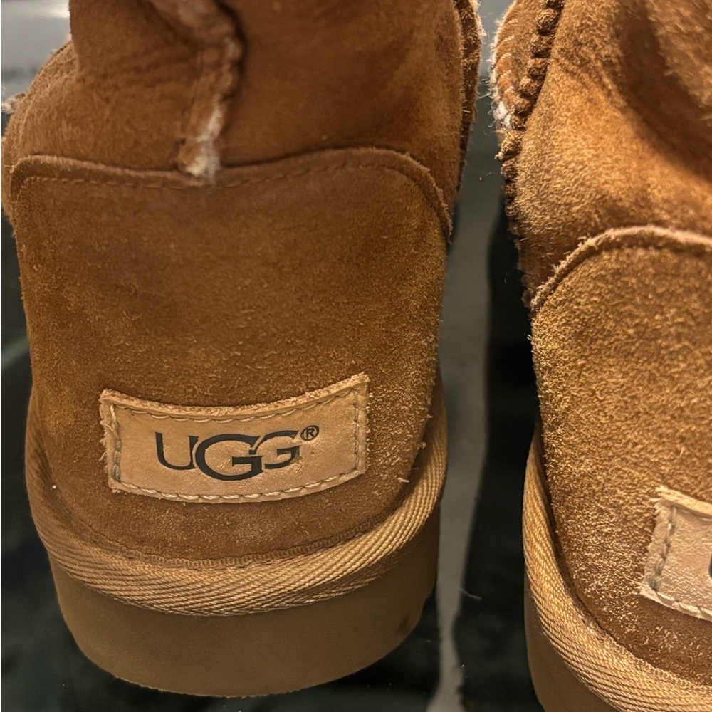 UGG Classic Short Chestnut Suede Shearling Boots - Picture 5 of 5